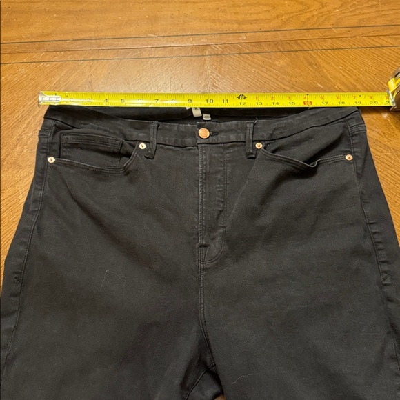 Good American Good Waist Crop Side Slit Jean Plus Size 18 26” inseam Black EUC - Picture 6 of 16